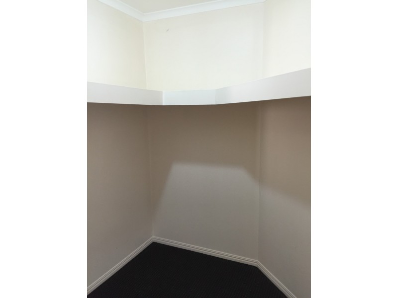 8 VALIANT COURT, Clinton QLD 4680