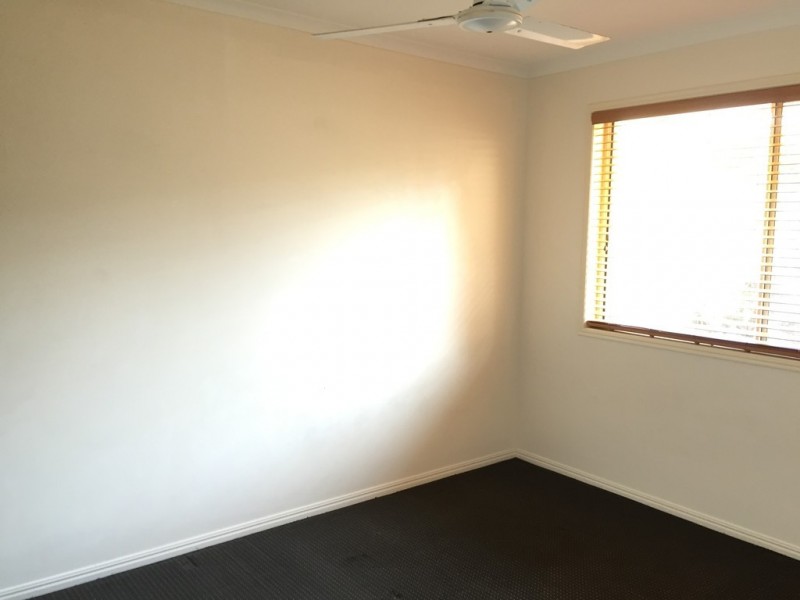 8 VALIANT COURT, Clinton QLD 4680