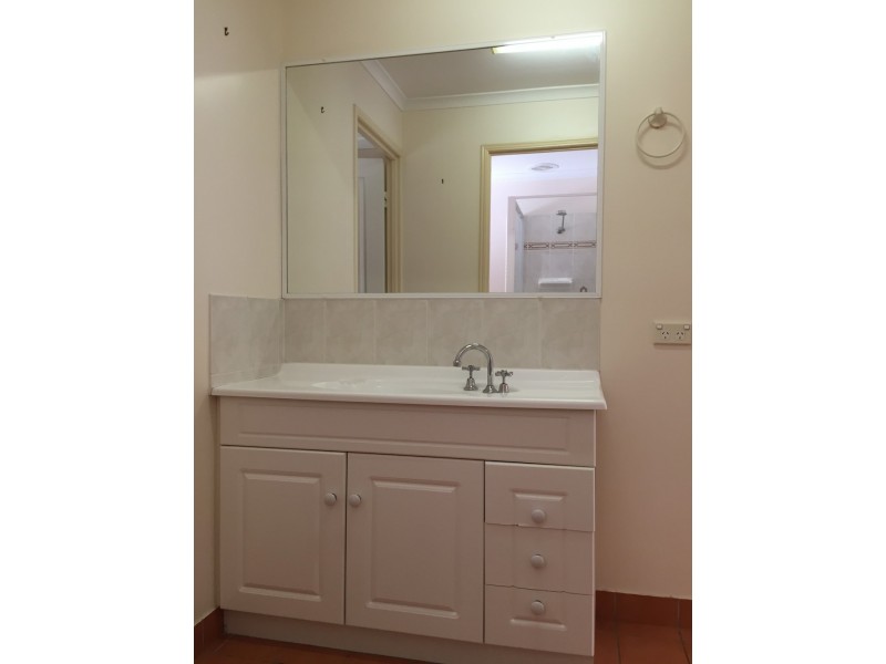 8 VALIANT COURT, Clinton QLD 4680