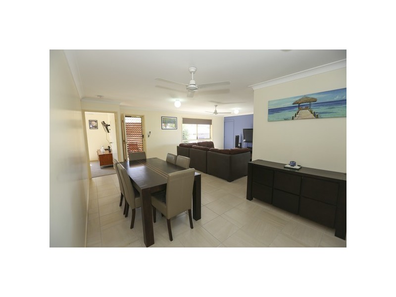 8 Dickinson Road, New Auckland QLD 4680