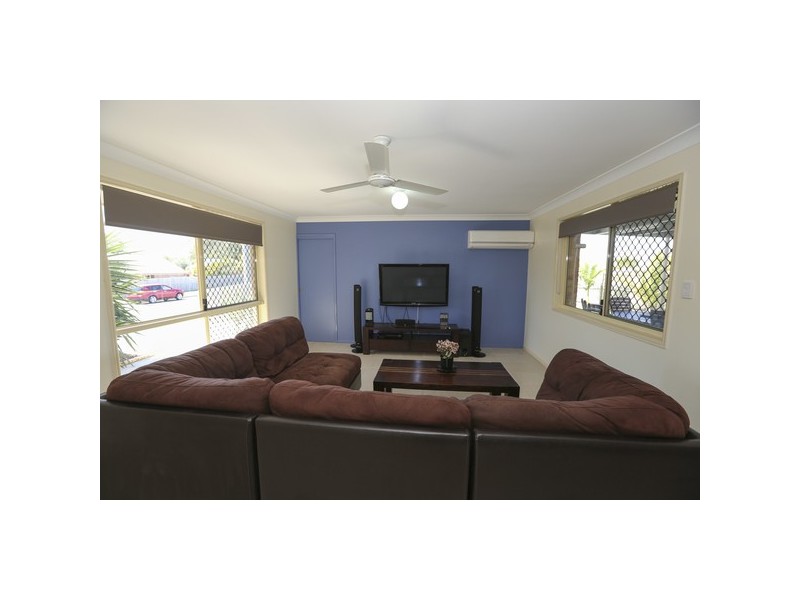 8 Dickinson Road, New Auckland QLD 4680