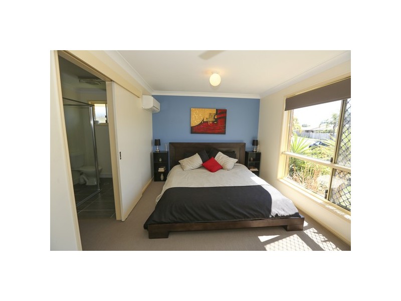 8 Dickinson Road, New Auckland QLD 4680