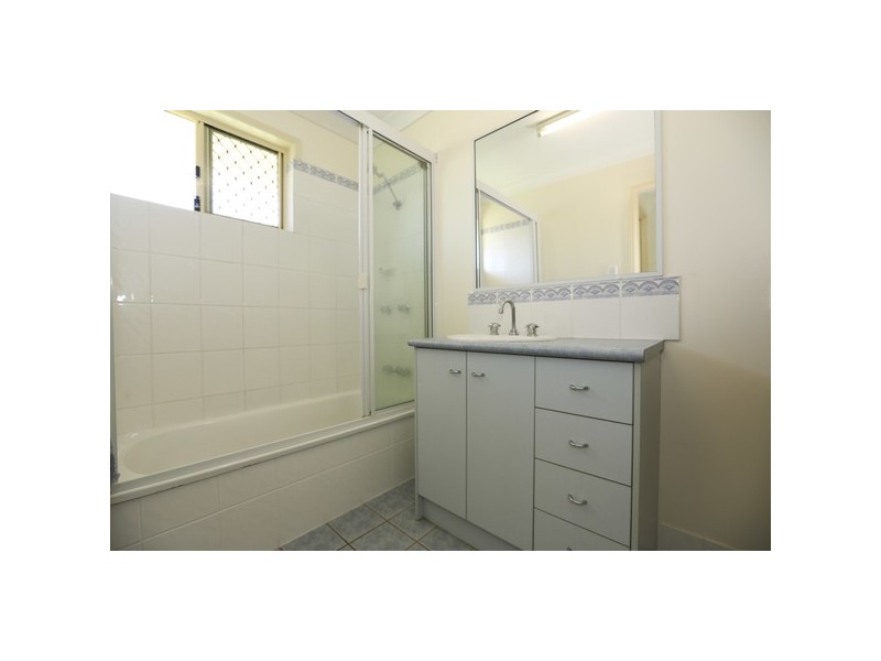 8 Dickinson Road, New Auckland QLD 4680