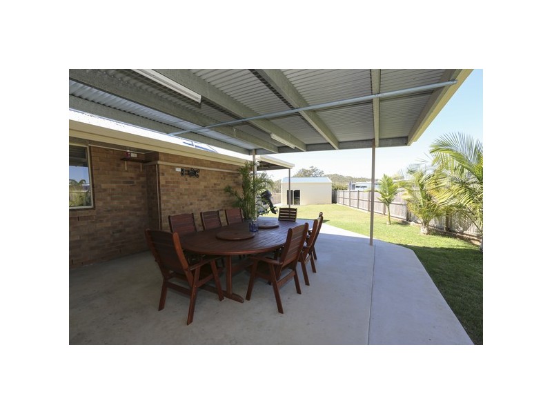 8 Dickinson Road, New Auckland QLD 4680