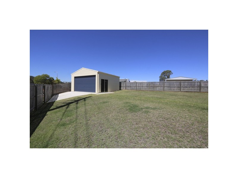 8 Dickinson Road, New Auckland QLD 4680