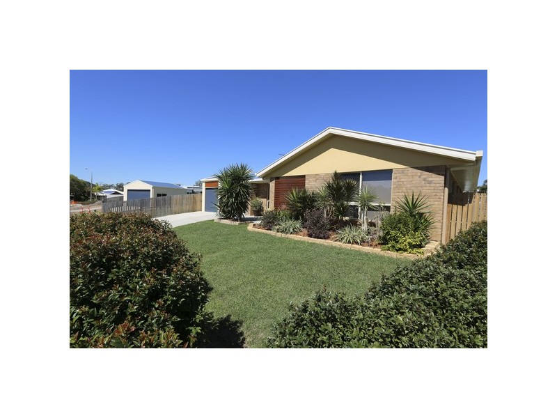 8 Dickinson Road, New Auckland QLD 4680