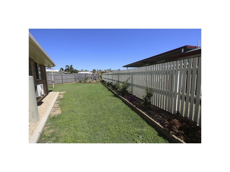 8 Dickinson Road, New Auckland QLD 4680