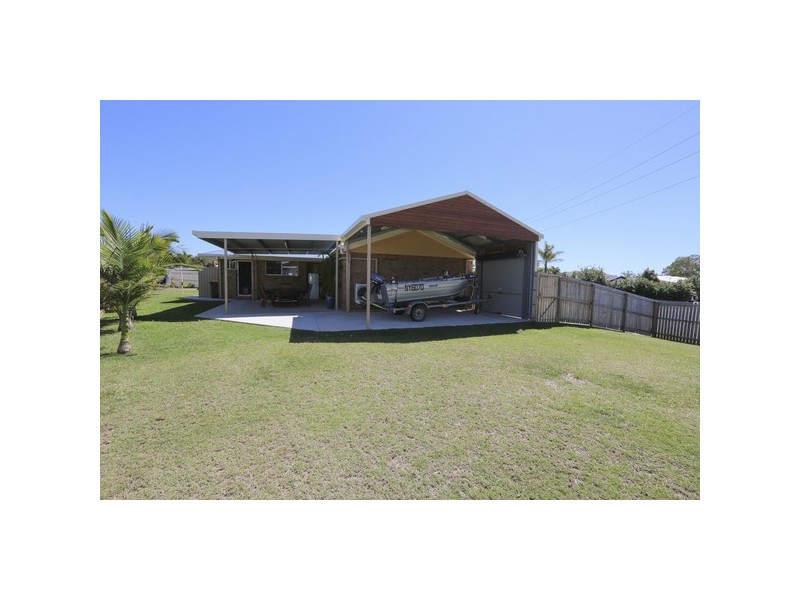 8 Dickinson Road, New Auckland QLD 4680