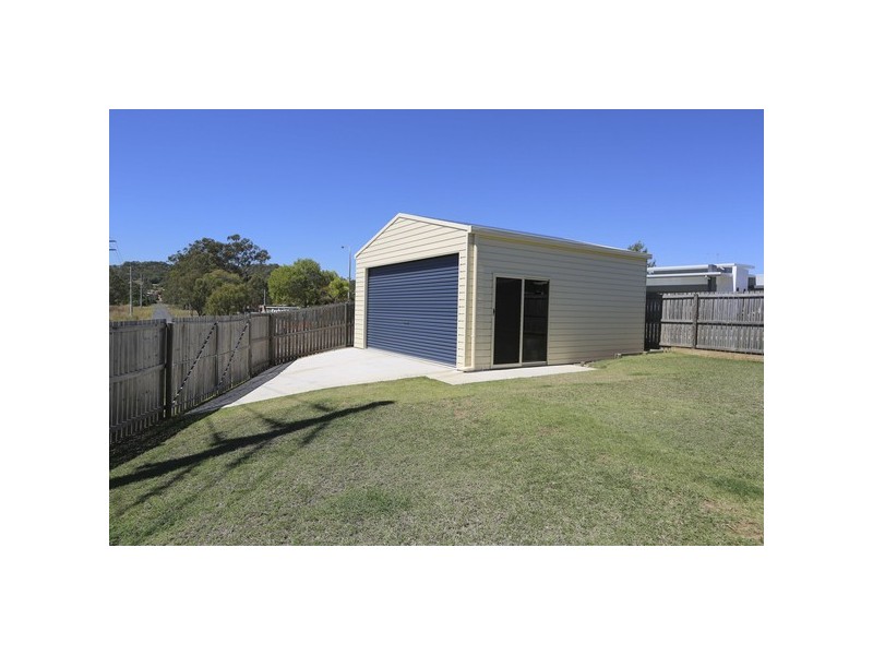 8 Dickinson Road, New Auckland QLD 4680