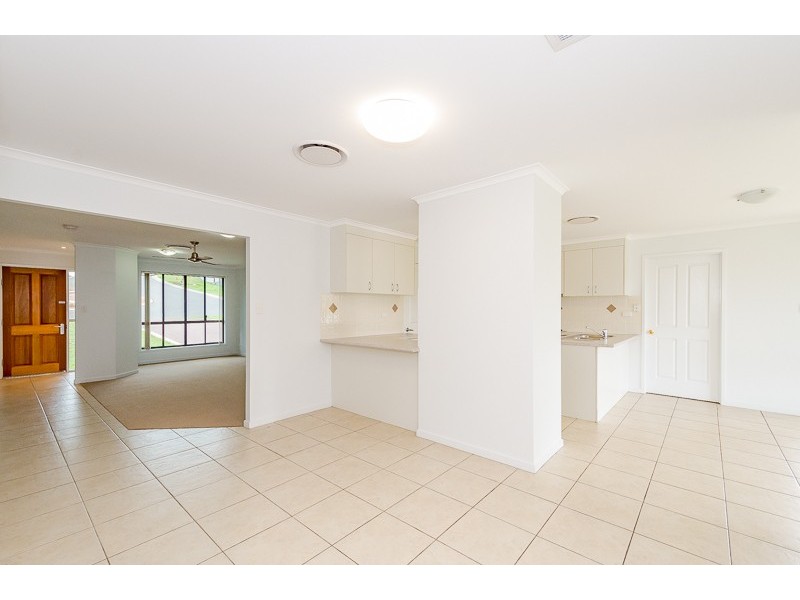 5 Hill View Place, New Auckland QLD 4680