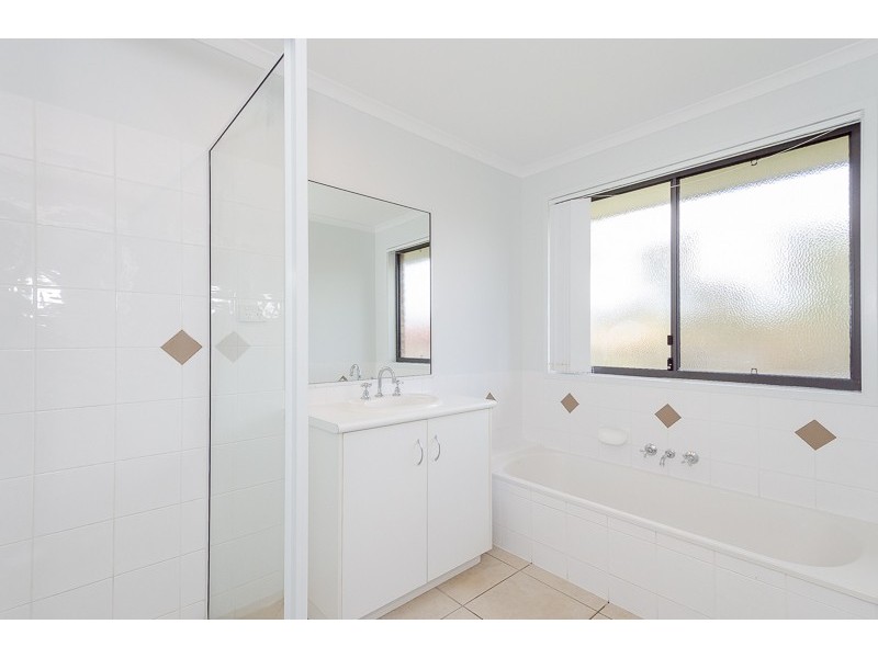 5 Hill View Place, New Auckland QLD 4680