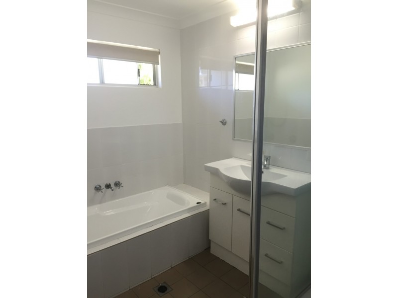 1/9 NOTHLING STREET, New Auckland QLD 4680