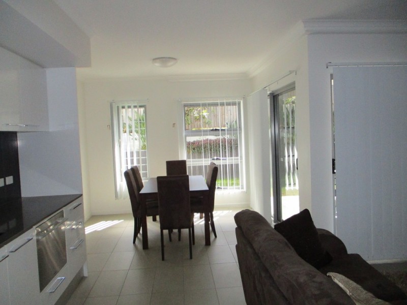 2/11 GLENLYON ST, Gladstone QLD 4680