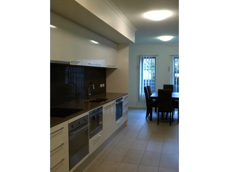 2/11 GLENLYON ST, Gladstone QLD 4680