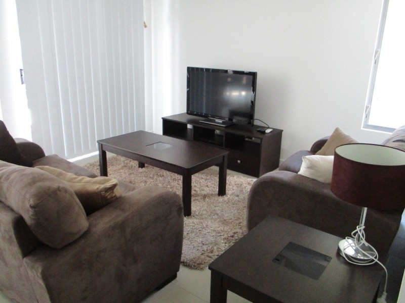 2/11 GLENLYON ST, Gladstone QLD 4680