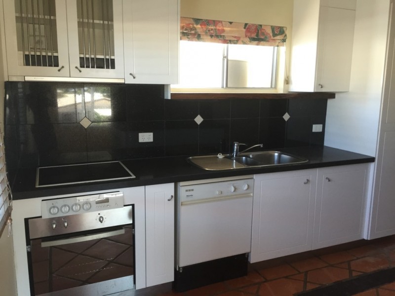 17 CREST AVENUE, Boyne Island QLD 4680