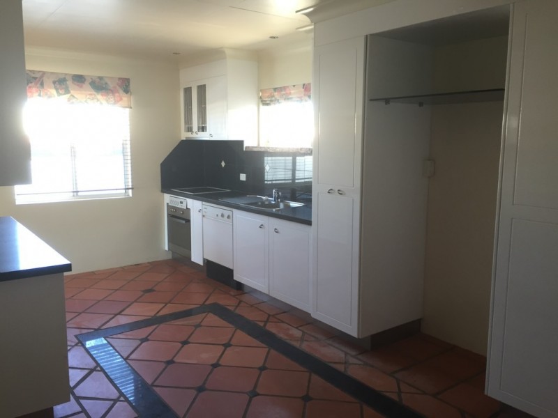 17 CREST AVENUE, Boyne Island QLD 4680