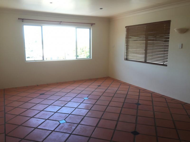 17 CREST AVENUE, Boyne Island QLD 4680