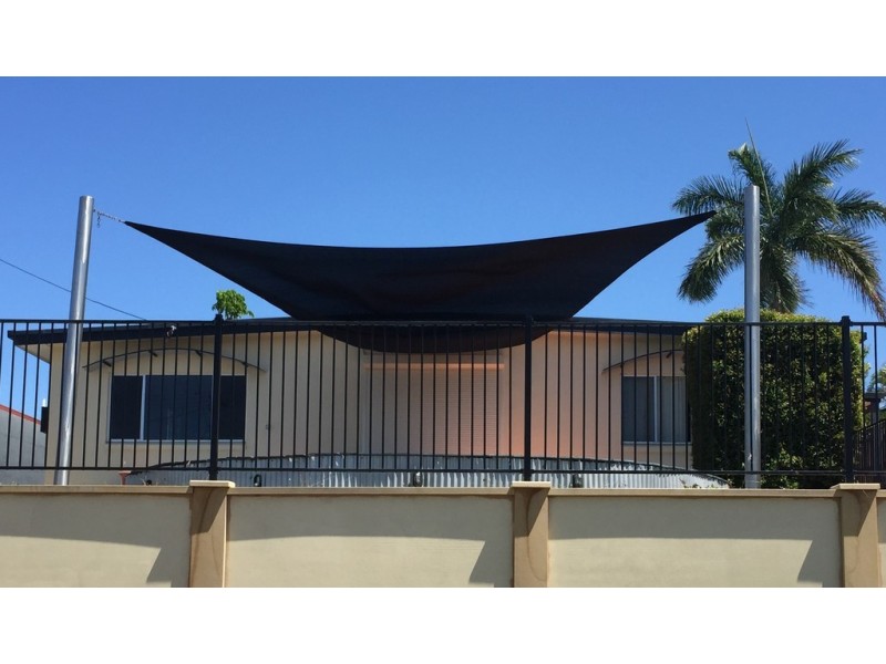 17 CREST AVENUE, Boyne Island QLD 4680