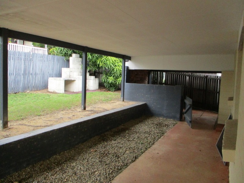 17 CREST AVENUE, Boyne Island QLD 4680