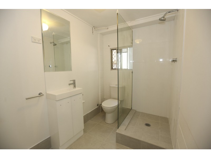 2 GATCOMBE LN, West Gladstone QLD 4680