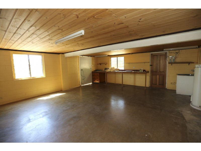 2 GATCOMBE LN, West Gladstone QLD 4680