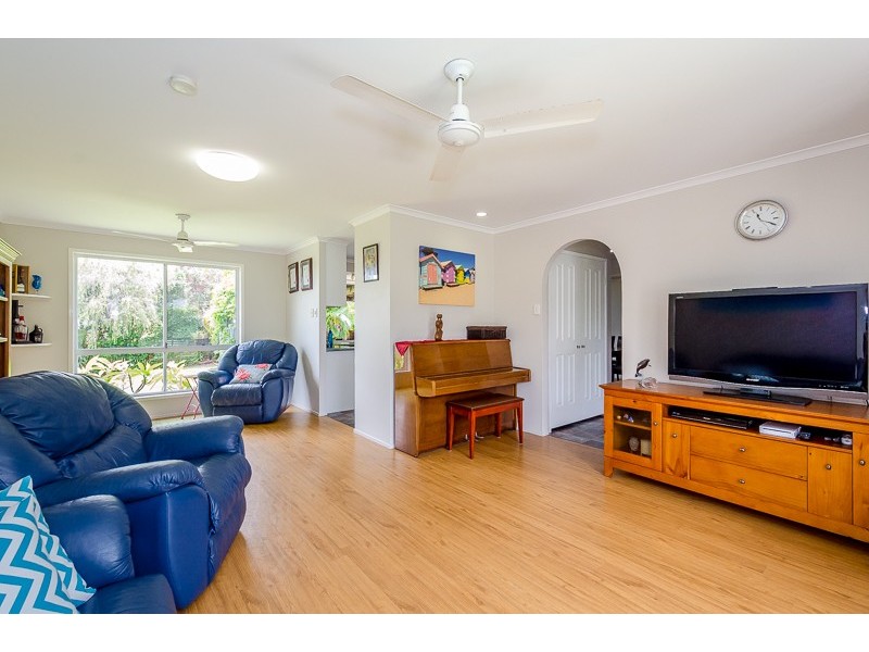 5 Earls Court, Telina QLD 4680
