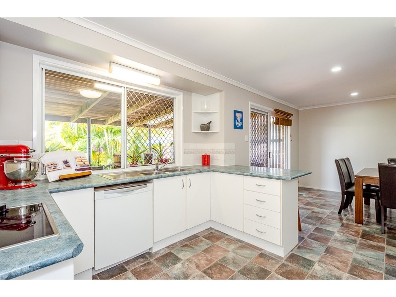 5 Earls Court, Telina QLD 4680