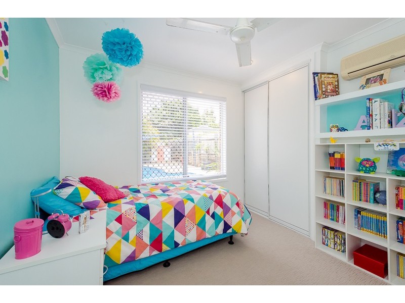5 Earls Court, Telina QLD 4680