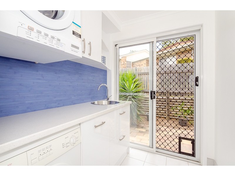 5 Earls Court, Telina QLD 4680