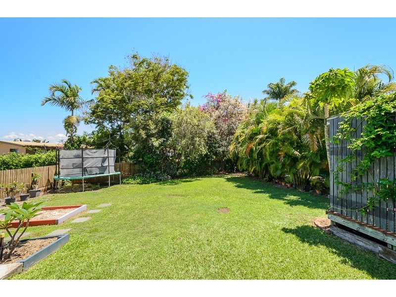 5 Earls Court, Telina QLD 4680