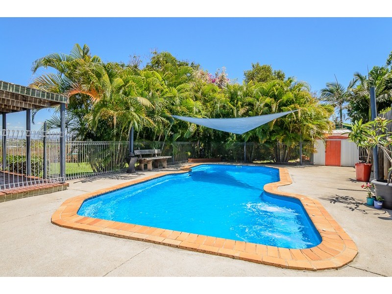 5 Earls Court, Telina QLD 4680
