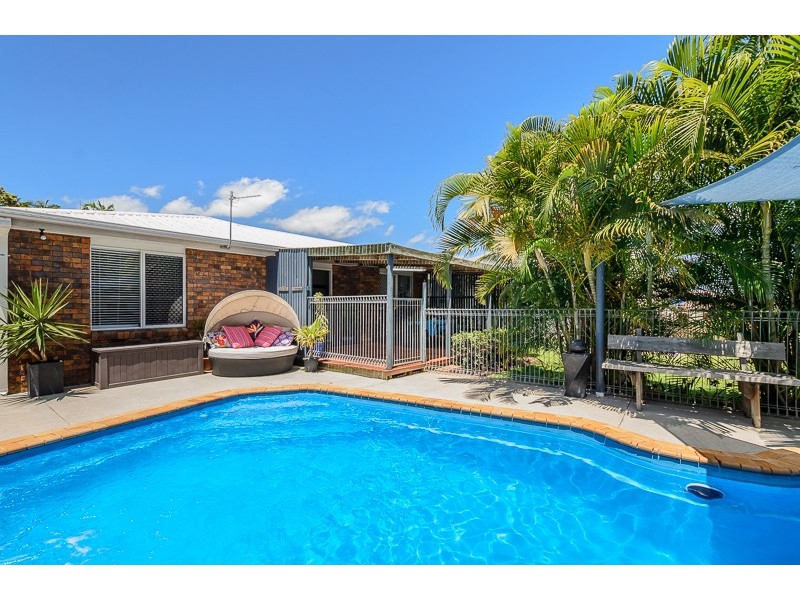 5 Earls Court, Telina QLD 4680