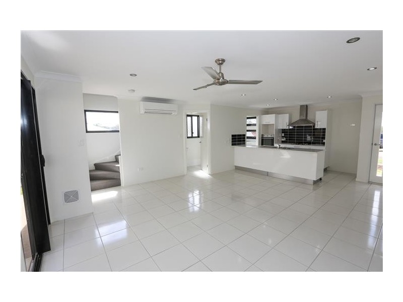 2 / 1 Wedgetail Road, Clinton QLD 4680