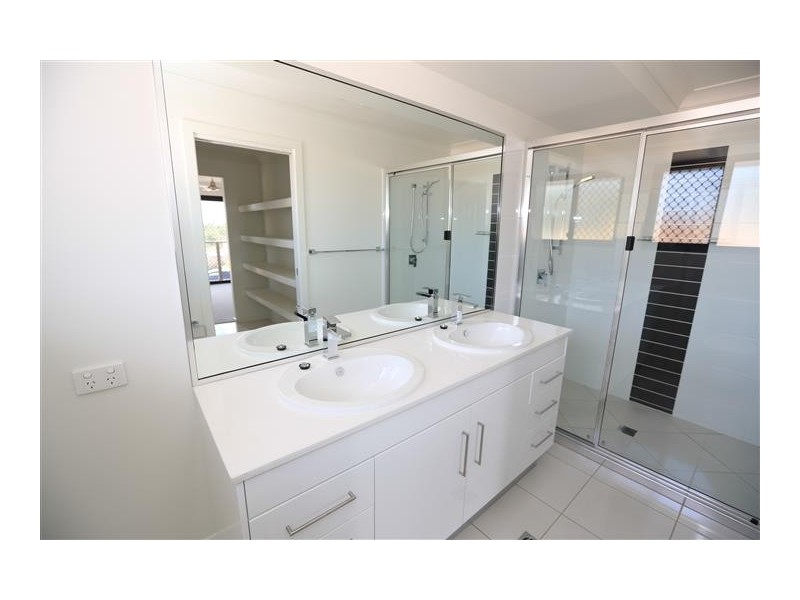 2 / 1 Wedgetail Road, Clinton QLD 4680