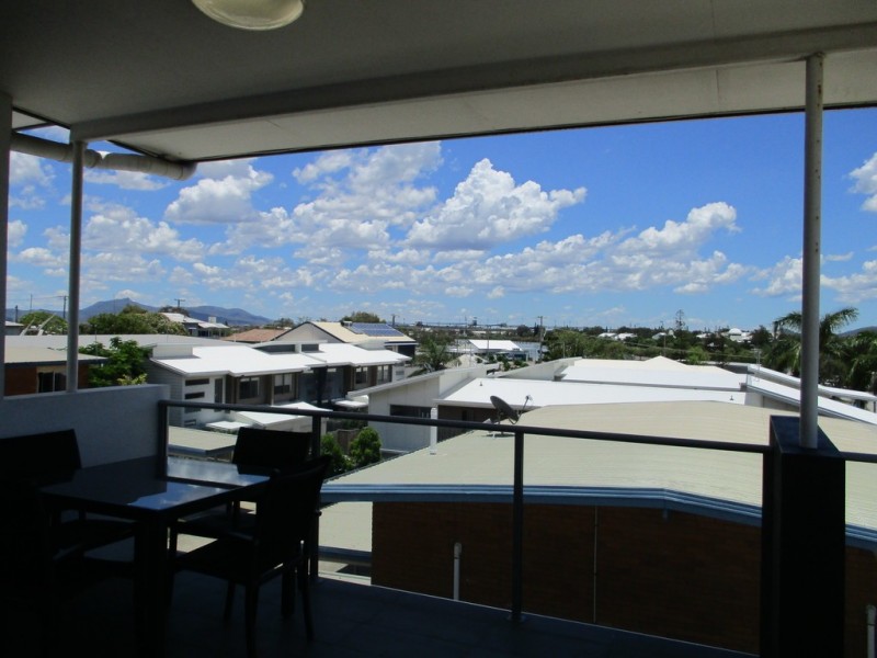 9/11 GLENLYON STREET, Gladstone QLD 4680