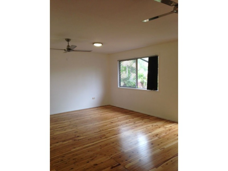 25 TUNA ST, Toolooa QLD 4680