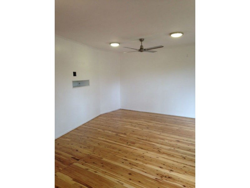 25 TUNA ST, Toolooa QLD 4680