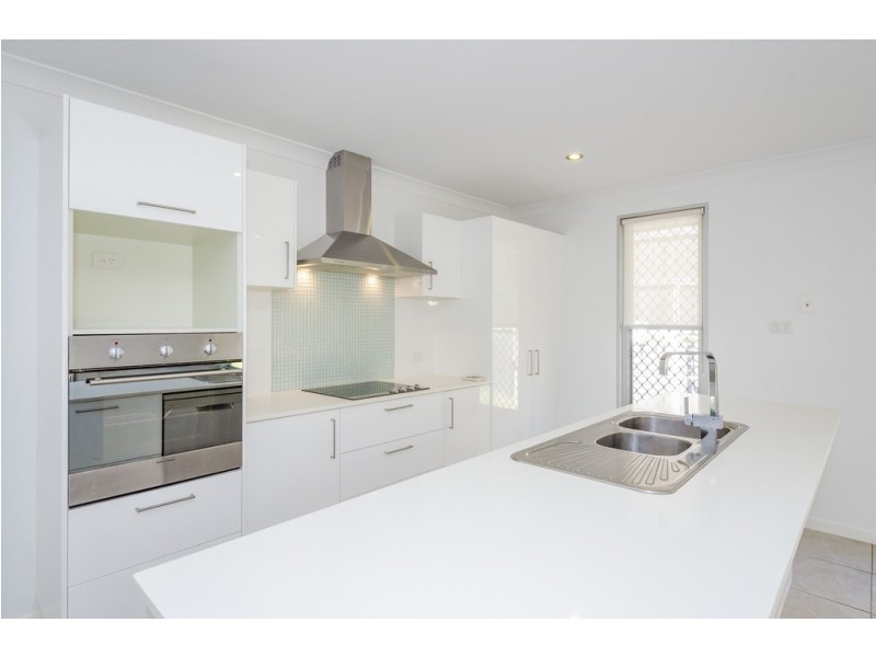 46 Broadwater Place, New Auckland QLD 4680