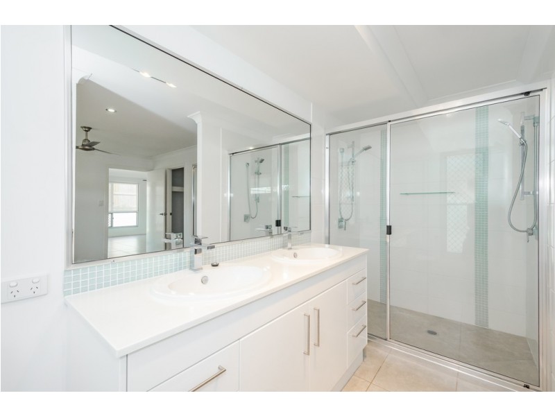 46 Broadwater Place, New Auckland QLD 4680