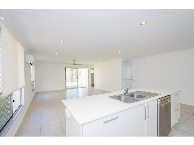 46 Broadwater Place, New Auckland QLD 4680