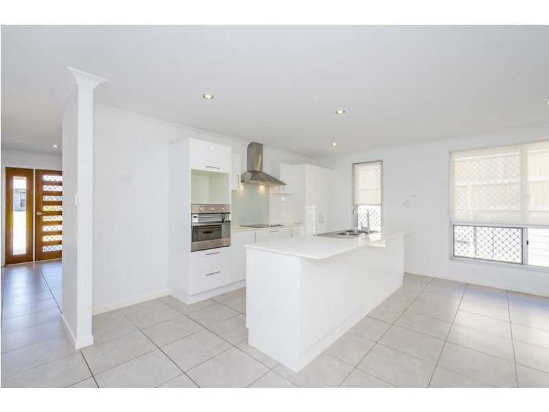 46 Broadwater Place, New Auckland QLD 4680