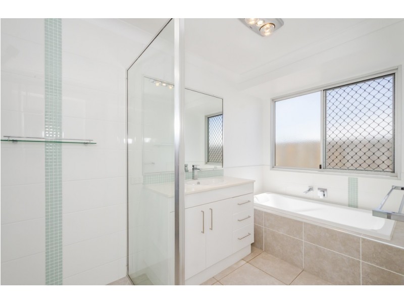 46 Broadwater Place, New Auckland QLD 4680