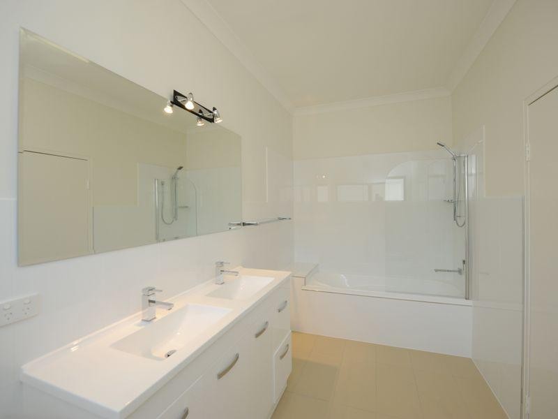 76 ADELAIDE STREET, South Gladstone QLD 4680
