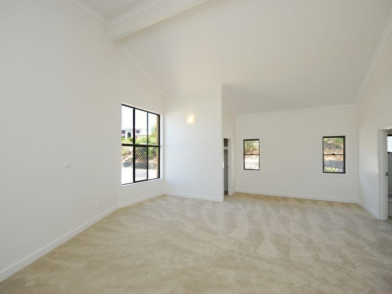 76 ADELAIDE STREET, South Gladstone QLD 4680