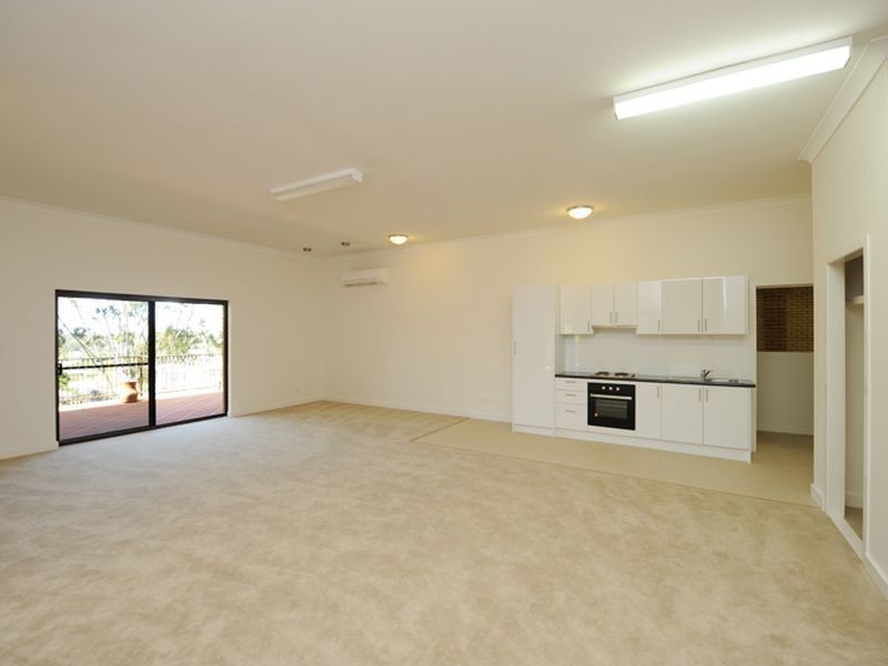 76 ADELAIDE STREET, South Gladstone QLD 4680