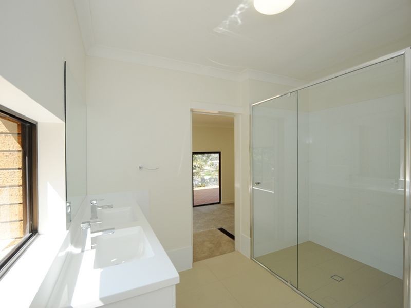 76 ADELAIDE STREET, South Gladstone QLD 4680