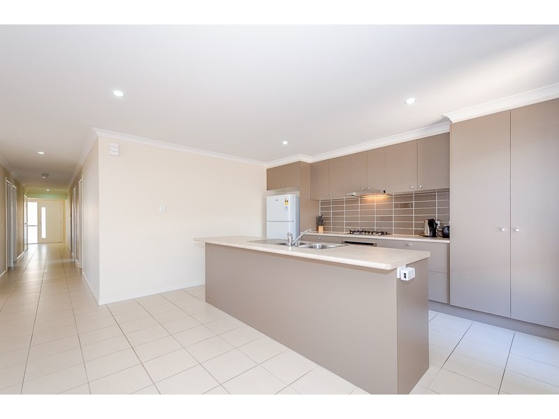 45 Iris Road, Kirkwood QLD 4680
