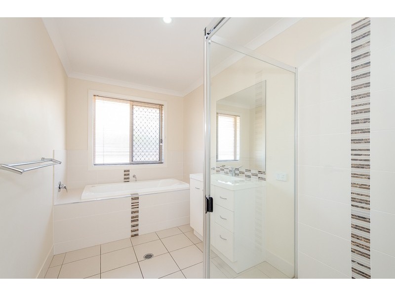 45 Iris Road, Kirkwood QLD 4680