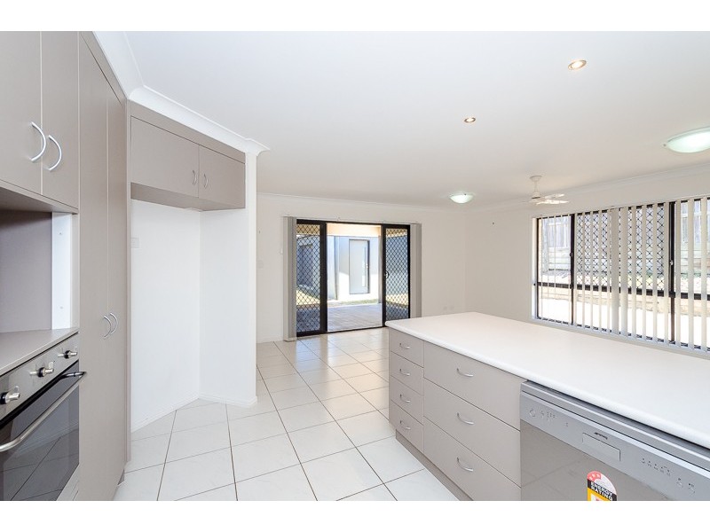 33 Dean Street, Glen Eden QLD 4680